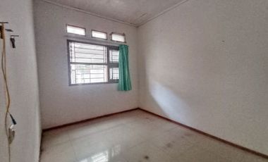 Di Sewakan Rumah 3 Kamar Cocok Untuk Kantor Jl. Suryalaya Bandung