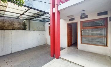 Di Sewakan Rumah 3 Kamar Cocok Untuk Kantor Jl. Suryalaya Bandung