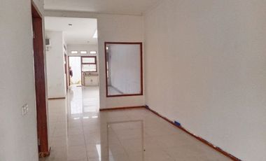 Di Sewakan Rumah 3 Kamar Cocok Untuk Kantor Jl. Suryalaya Bandung