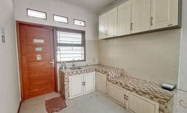 Di Sewakan Rumah 3 Kamar Cocok Untuk Kantor Jl. Suryalaya Bandung