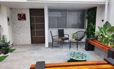 casa en venta en av. libertadores, oro puro. Cod V11197