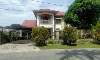 di jual cepat rumah second kondisi terawat di jl cemara gading soekarno hatta