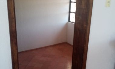 EN VENTA CASA EN CLUB DE GOLF TEQUISQUIAPAN