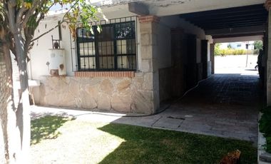 EN VENTA CASA EN CLUB DE GOLF TEQUISQUIAPAN