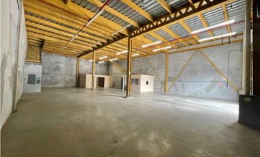 Se Alquila Amplias Galeras en Juan Diaz 440mt2 sobre via principal!!