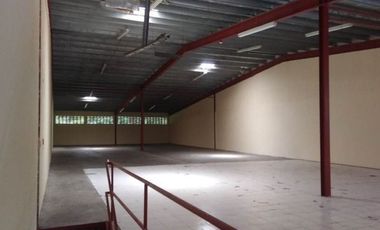 Amplia galera ubicada en El Crisol (ID 12071)