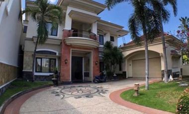 Dijual Rumah + Kolam Renang/Swimming pool *Taman Hunian Satelit 1 Saturnus* Tropical Modern Surabaya Barat