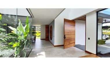 Vendo Moderna casa de 2 pisos, unidad cerrada, Llanogrande