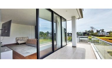 Vendo Moderna casa de 2 pisos, unidad cerrada, Llanogrande