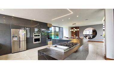 Vendo Moderna casa de 2 pisos, unidad cerrada, Llanogrande