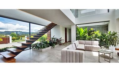 Vendo Moderna casa de 2 pisos, unidad cerrada, Llanogrande