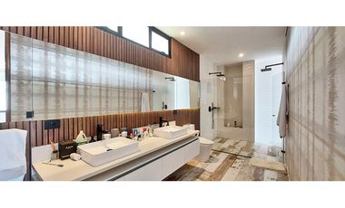 Vendo Moderna casa de 2 pisos, unidad cerrada, Llanogrande