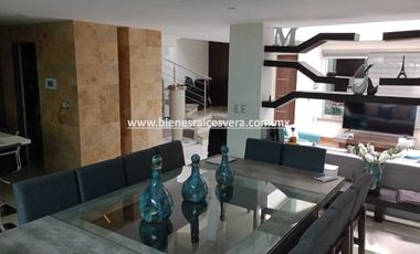 CASA EN VENTA EN SAN JUAN DEL RIO EN LOMAS DE SAN JUAN MIRNA