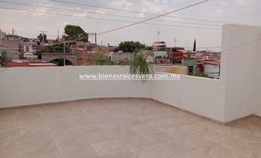CASA EN VENTA EN SAN JUAN DEL RIO EN LOMAS DE SAN JUAN MIRNA