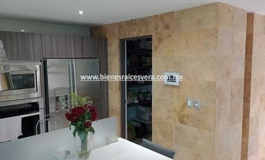 CASA EN VENTA EN SAN JUAN DEL RIO EN LOMAS DE SAN JUAN MIRNA