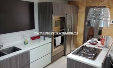 CASA EN VENTA EN SAN JUAN DEL RIO EN LOMAS DE SAN JUAN MIRNA