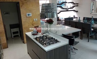 CASA EN VENTA EN SAN JUAN DEL RIO EN LOMAS DE SAN JUAN MIRNA