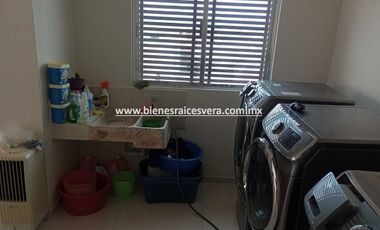 CASA EN VENTA EN SAN JUAN DEL RIO EN LOMAS DE SAN JUAN MIRNA