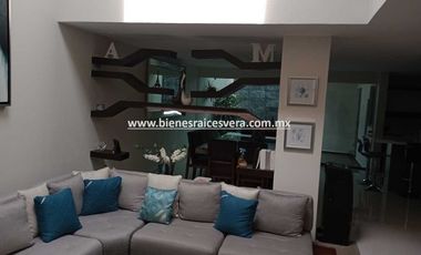 CASA EN VENTA EN SAN JUAN DEL RIO EN LOMAS DE SAN JUAN MIRNA