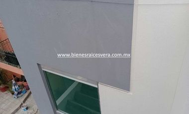 CASA EN VENTA EN SAN JUAN DEL RIO EN LOMAS DE SAN JUAN MIRNA
