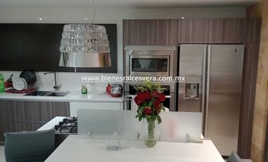 CASA EN VENTA EN SAN JUAN DEL RIO EN LOMAS DE SAN JUAN MIRNA
