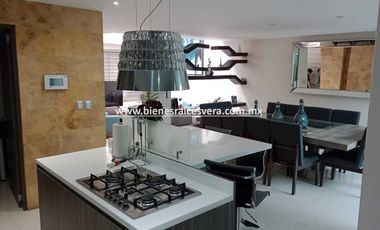 CASA EN VENTA EN SAN JUAN DEL RIO EN LOMAS DE SAN JUAN MIRNA
