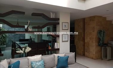 CASA EN VENTA EN SAN JUAN DEL RIO EN LOMAS DE SAN JUAN MIRNA