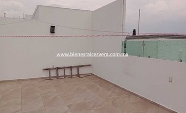 CASA EN VENTA EN SAN JUAN DEL RIO EN LOMAS DE SAN JUAN MIRNA