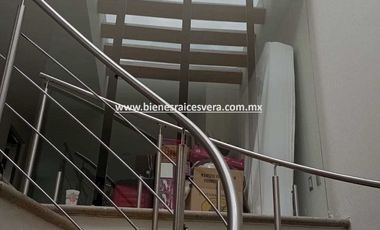 CASA EN VENTA EN SAN JUAN DEL RIO EN LOMAS DE SAN JUAN MIRNA