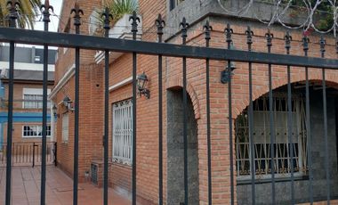 Impecable complejo privado de 3 casas. Venta en block o por separado