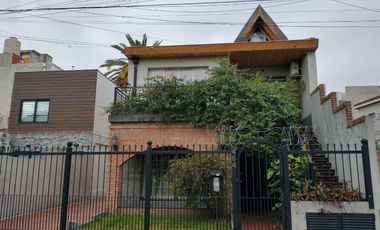 Impecable complejo privado de 3 casas. Venta en block o por separado