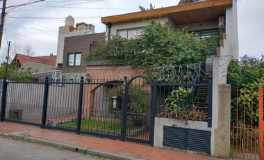 Impecable complejo privado de 3 casas. Venta en block o por separado