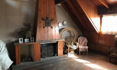 Propiedad ubicada a 70 metros de Avenida Espora 300 metros de la estación .