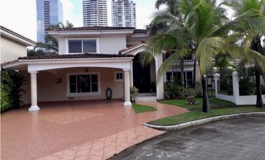 SE VENDE CASA EN COSTA DEL ESTE $800,000