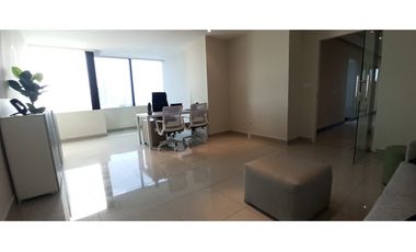 SE ALQUILA OFICINA EN CALLE 50, SERVICIOS INCLUIDOS!!