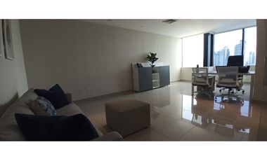 SE ALQUILA OFICINA EN CALLE 50, SERVICIOS INCLUIDOS!!