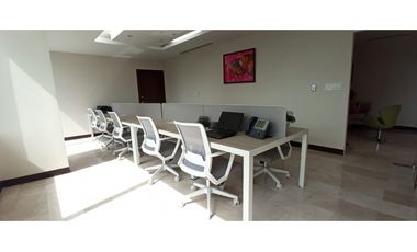 SE ALQUILA OFICINA EN CALLE 50, SERVICIOS INCLUIDOS!!