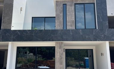 CASA EN VENTA CON ROOG GARDEN Y ALBERCA EN YECAPIXTLA