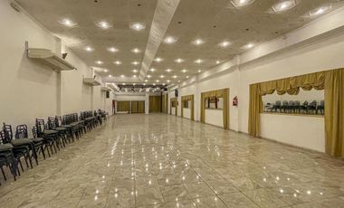 Local tipo salón multi espacio sobre avenida principal en Baigorria