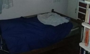 EXCELENTE PROPIEDAD DE CUATRO AMBIENTES CON GARAGE PATIO Y FONDO LIBRE