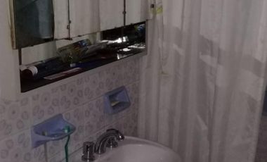 EXCELENTE PROPIEDAD DE CUATRO AMBIENTES CON GARAGE PATIO Y FONDO LIBRE