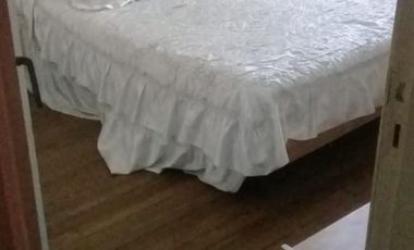 EXCELENTE PROPIEDAD DE CUATRO AMBIENTES CON GARAGE PATIO Y FONDO LIBRE