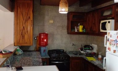 Casa de 3 AMBIENTES ubicada a 600 metros de la estación