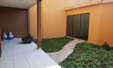Casa de 3 recámaras en conjunto con alberca y control de acceso en Tampiquera