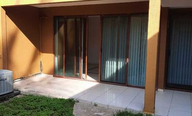 Casa de 3 recámaras en conjunto con alberca y control de acceso en Tampiquera