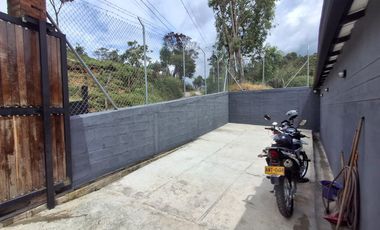 finca en arriendo en san cristobal. Cod A59754