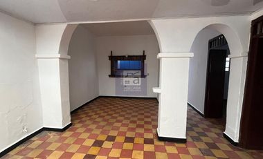 COD. 4154 - SE ARRIENDA CASA - BARRIO: LA UNIVERSIDAD