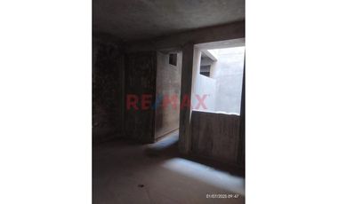 : 🔥 Jr. Cuzco: Casa De 3 Pisos En Casco Gris — Gran Potencial De Inversión 🏗️🏡