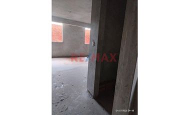 : 🔥 Jr. Cuzco: Casa De 3 Pisos En Casco Gris — Gran Potencial De Inversión 🏗️🏡