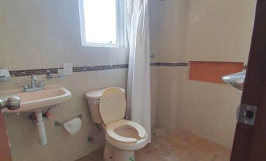 CASA EN COL PETROLERA CON 3 DEPARTAMENTOS ACCESO INDEPENDIENTE $4,650,000.00